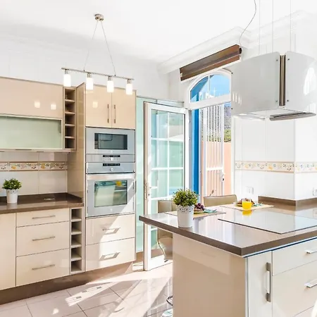 ヴィラ Melyna Private Heated Pool *