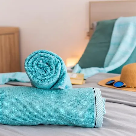 Melyna Private Heated Pool アデヘ