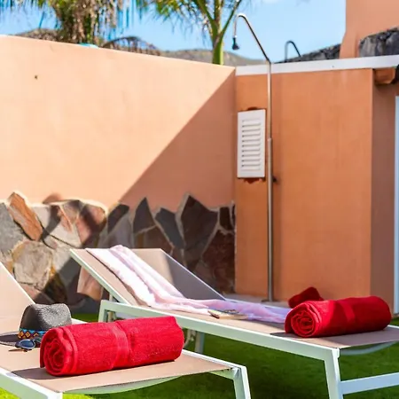 Melyna Private Heated Pool アデヘ