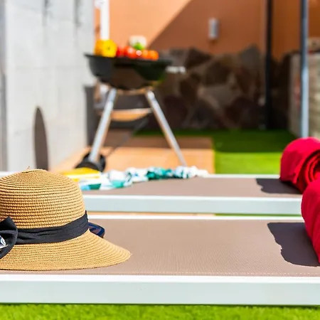 فيلة Melyna Private Heated Pool