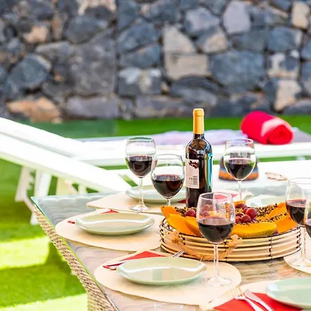 فيلة Melyna Private Heated Pool