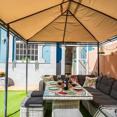 Melyna Private Heated Pool Вилла *