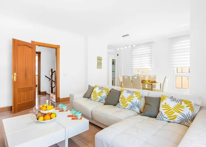 Melyna Private Heated Pool Вилла *