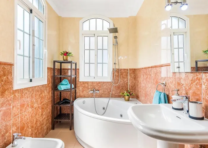 Вилла Melyna Private Heated Pool