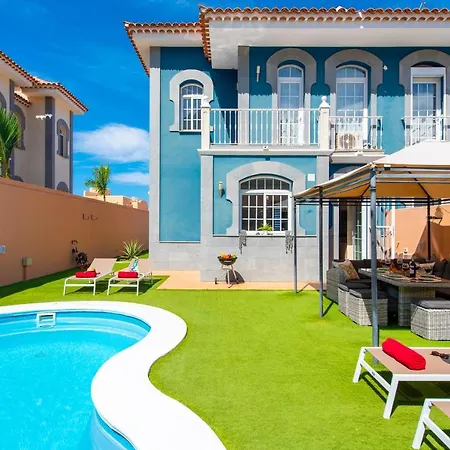 Melyna Private Heated Pool אדחה