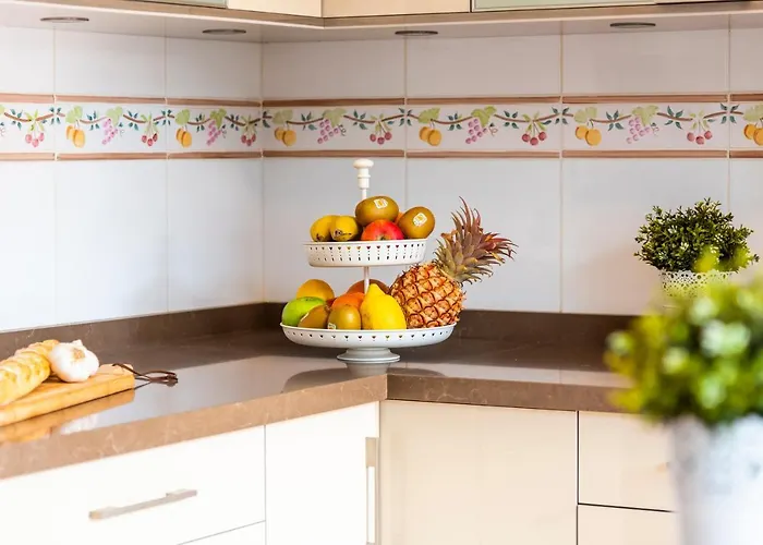 Melyna Private Heated Pool אדחה