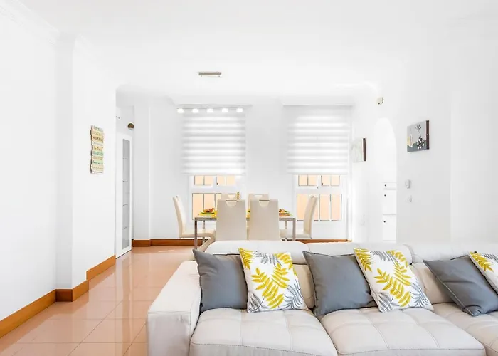 Melyna Private Heated Pool