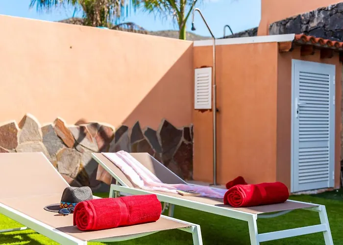 Melyna Private Heated Pool אדחה